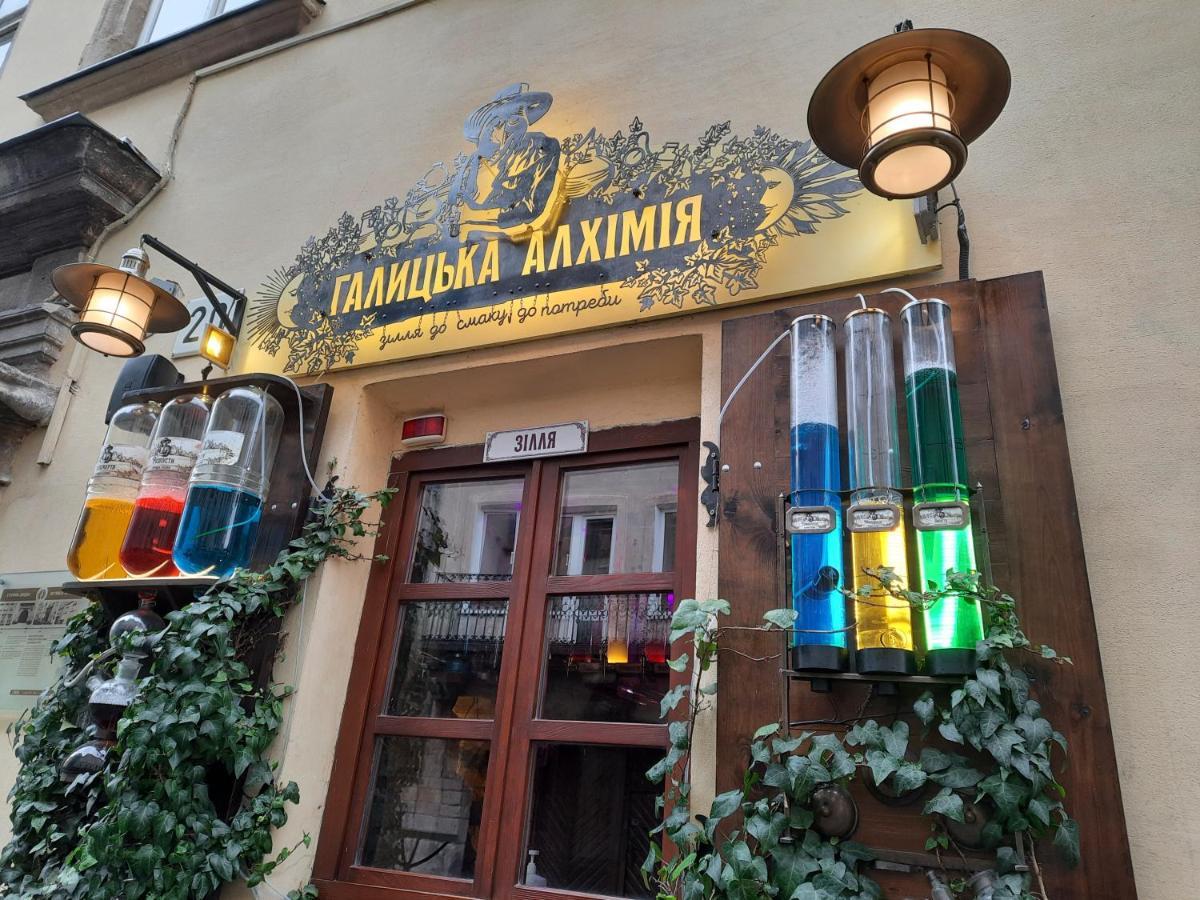 Midnight Cats' Apartment In Rynok Square Світло Є Завжди! Lviv Ngoại thất bức ảnh